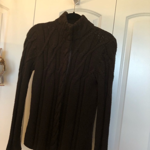 No tag size.  M.  Heavy  brown cable knit sweater - Picture 5 of 5